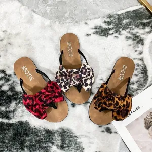 2025 Hot Sale Ladies Open Toe Slippers with Bow Tie and Leopard Print – Plus Size Flat Outdoor Daily Sandals for Women