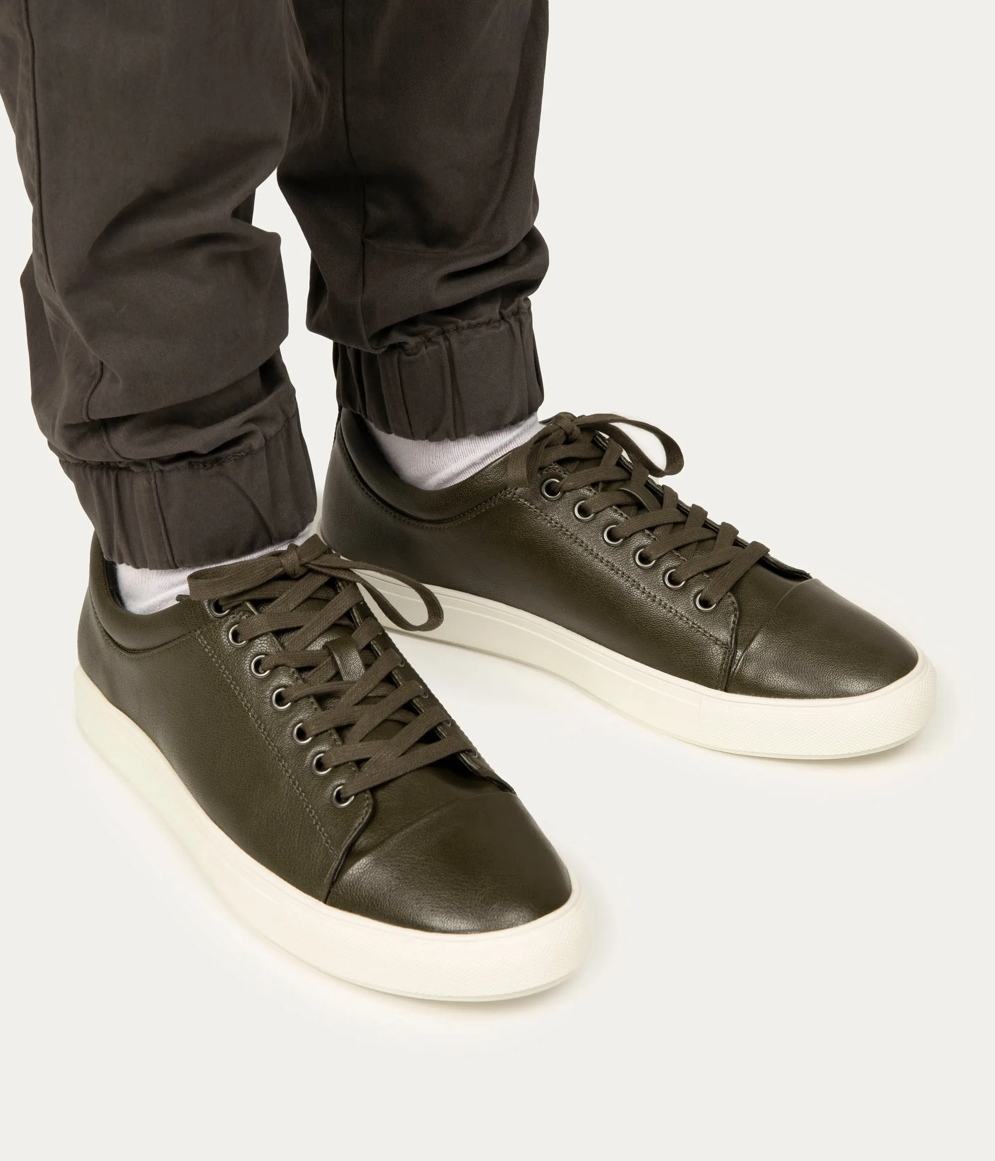 OAK Men's Vegan Running Shoes