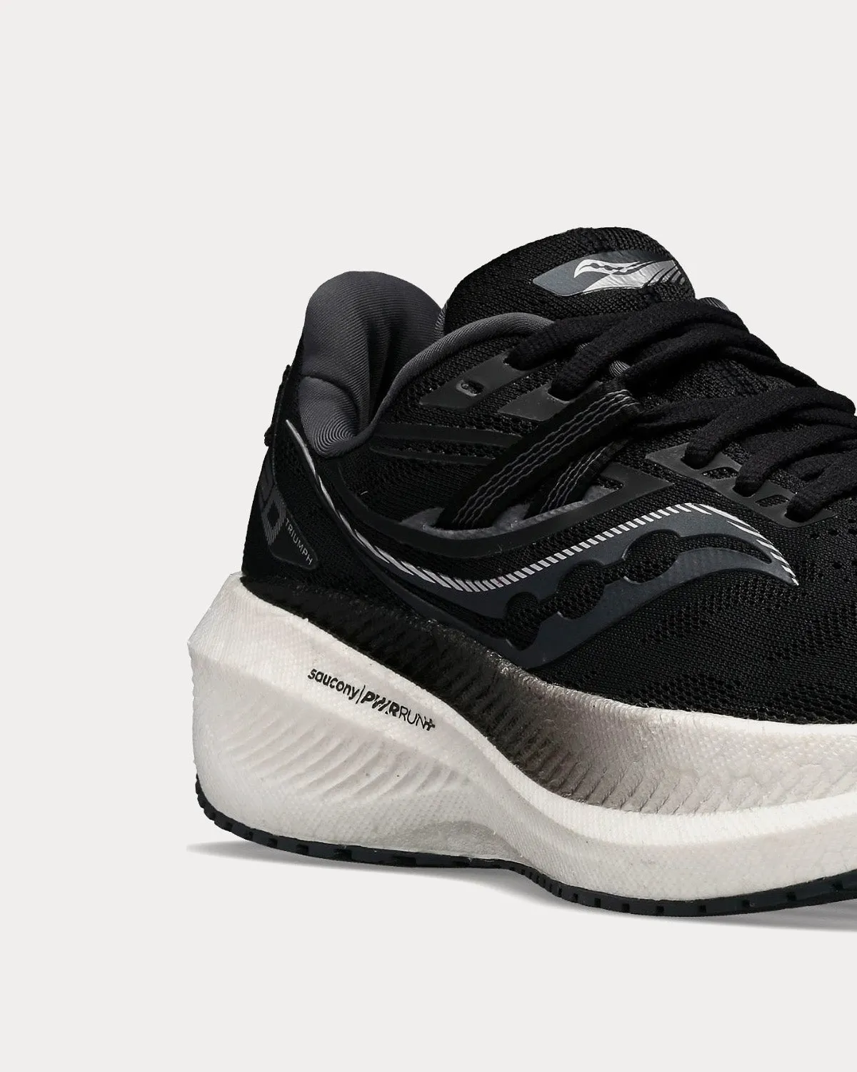Triumph 20 Black / White Running Shoes