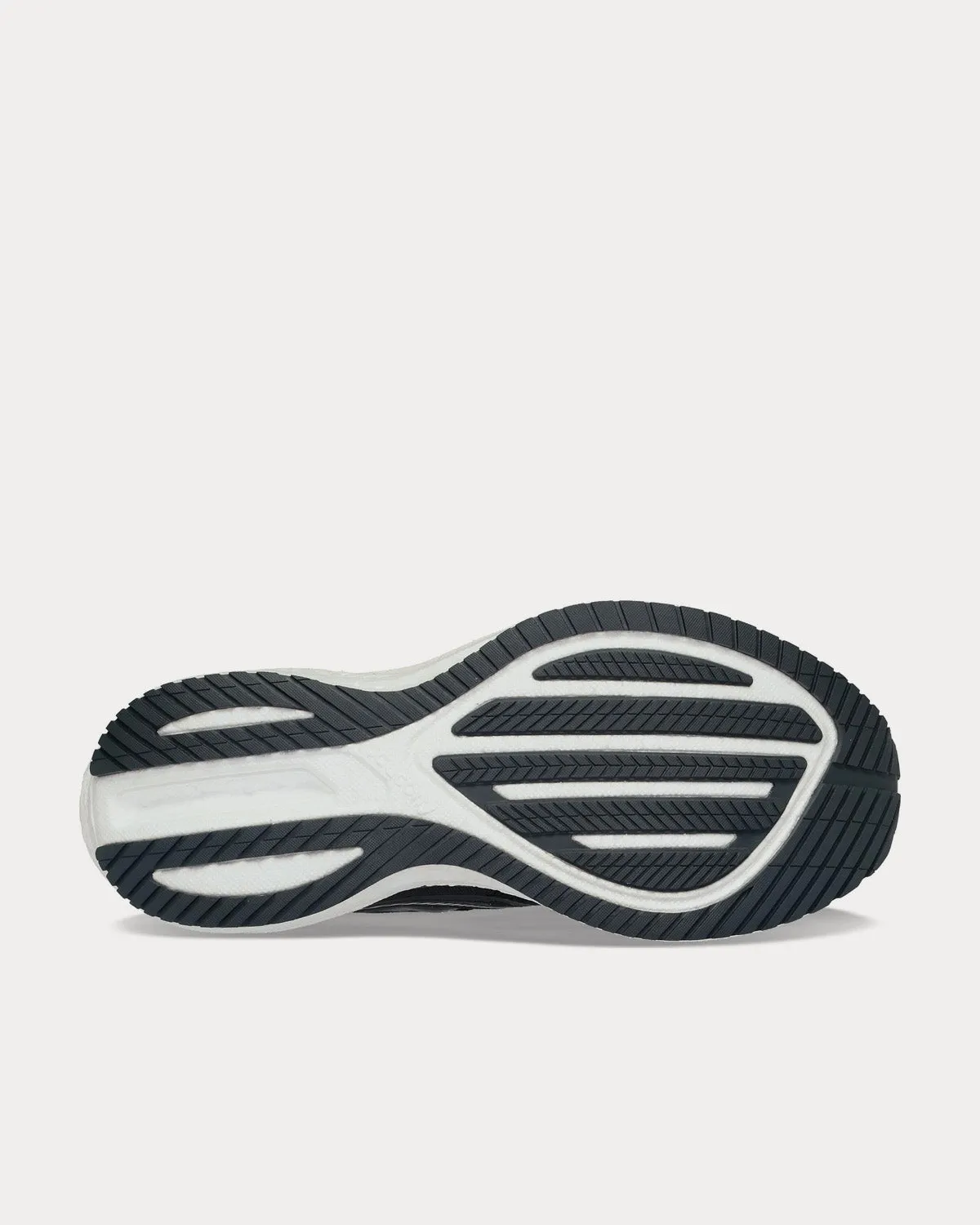 Triumph 20 Black / White Running Shoes